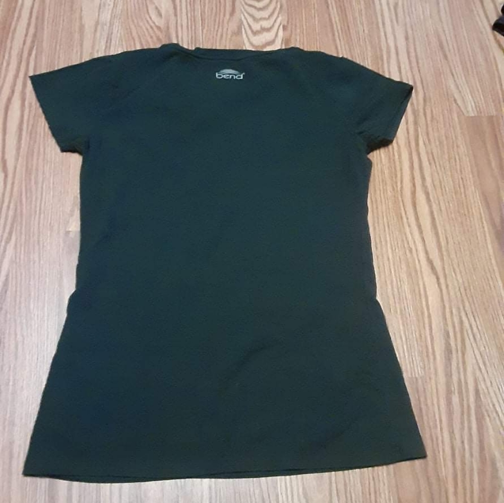 🎃$8or5/$20🎃bend brand workout top